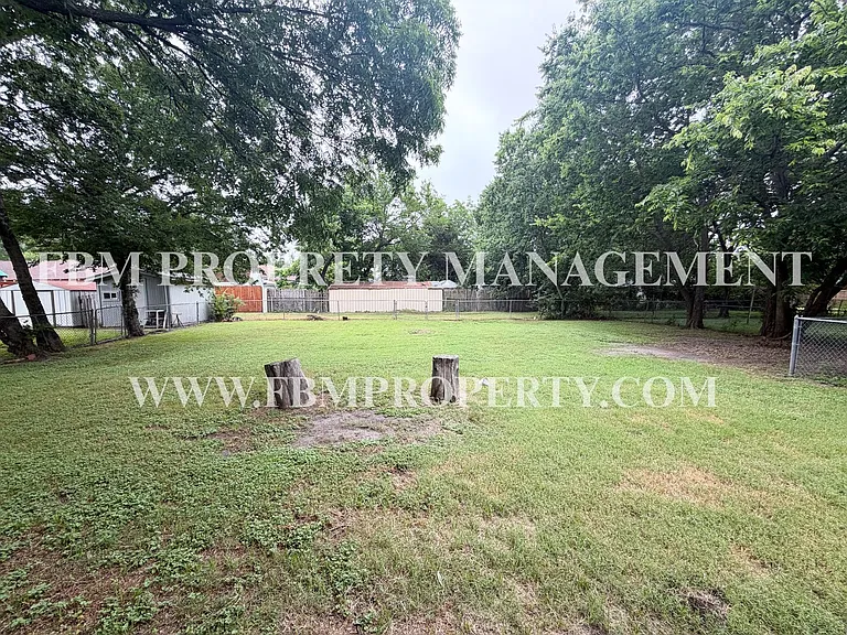 205 W Gilmer St — Photo 17