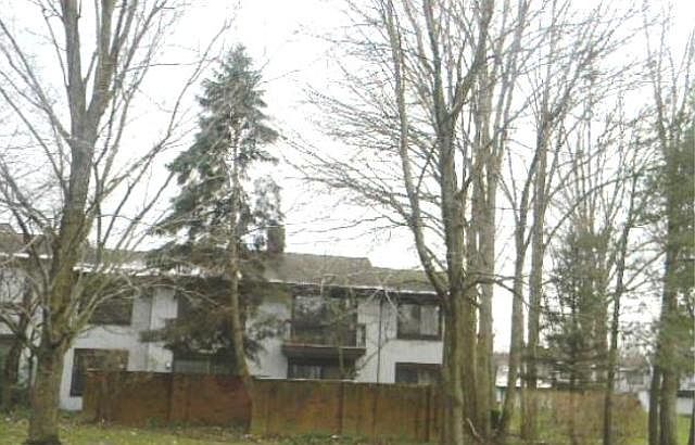 2nd image of 734 Tinkers Ln