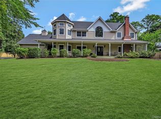 4 Skunk Hollow Road, Huntington, NY 11743