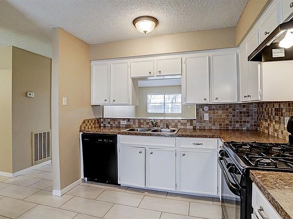 3rd image of 8807 Twisting Vine Ln