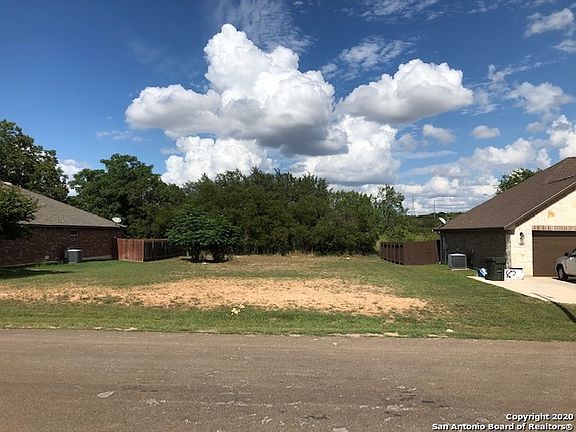 4th image of 15616 Hill Ln