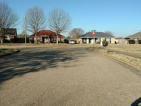 4th image of 807 Montero Dr
