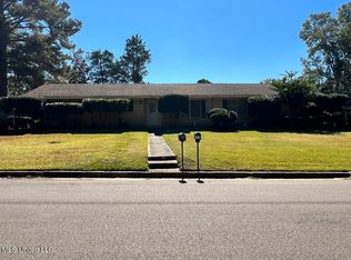 510 Pine St NW, Magee, MS 39111