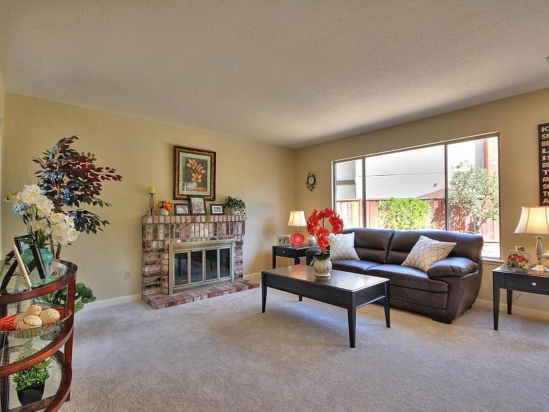 1st image of 718 Creekland Cir