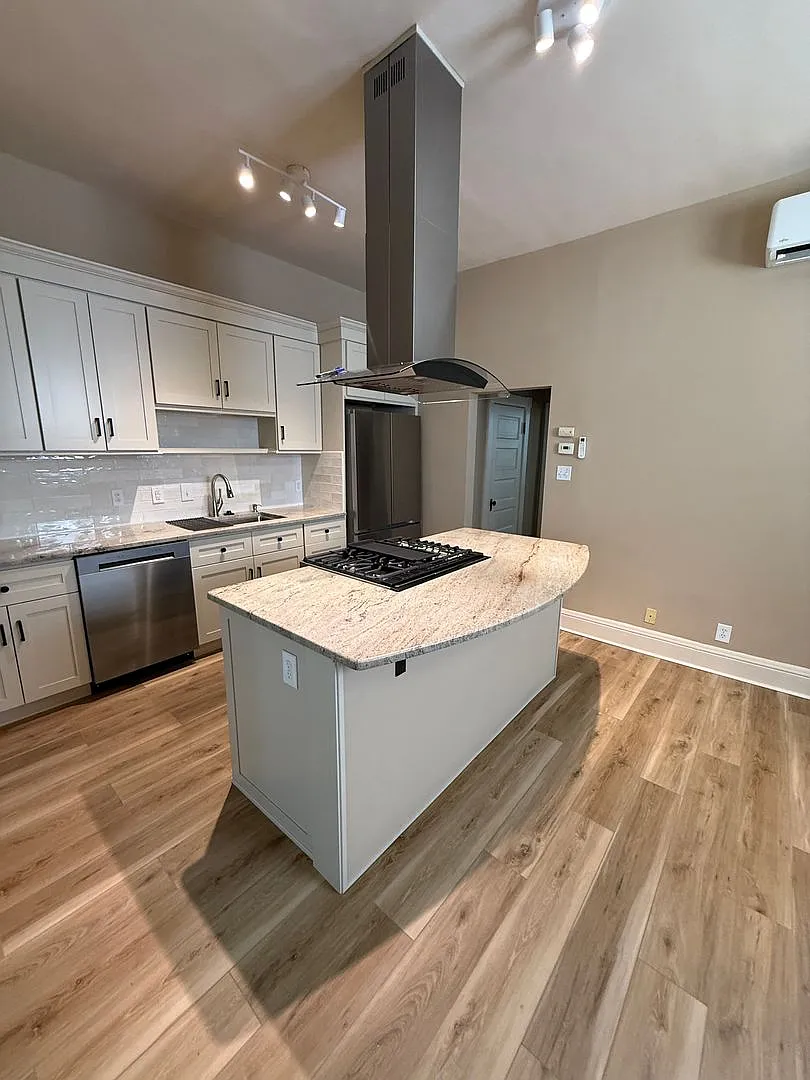 Takeover - Bruni Karr - 509 Walter SE — Photo 3