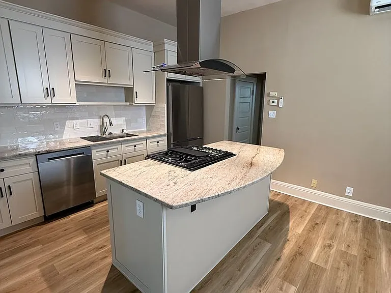 509 Walter St SE — Photo 3