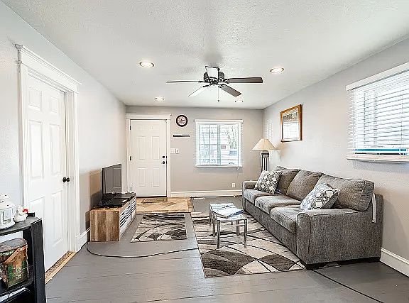 3rd image of 554 W 100 N