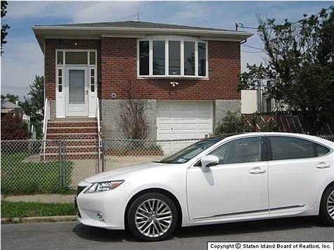 3rd image of 239 Hull Ave