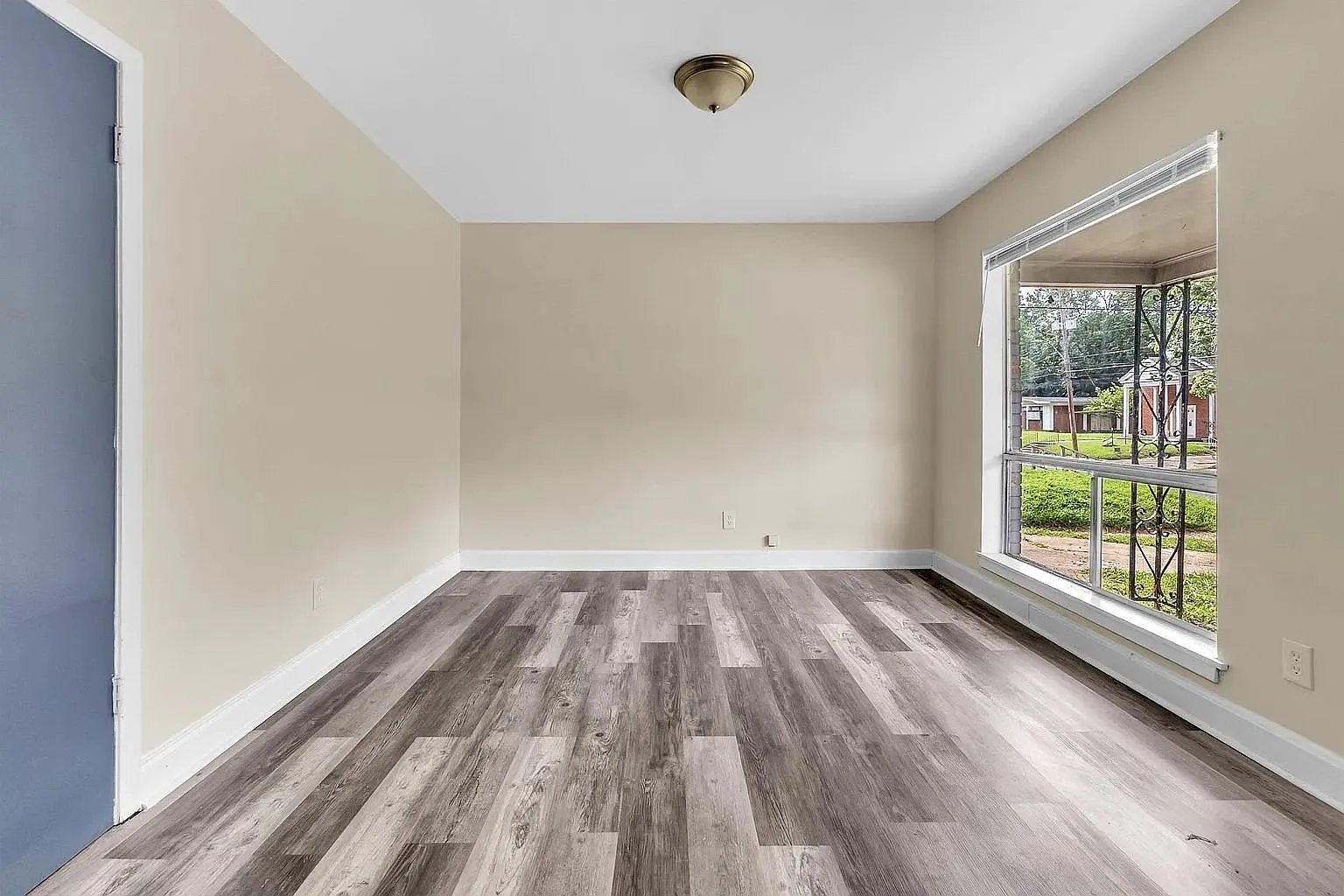 2 bed, 1.0 bath, 766 sqft, $900 — Photo 2
