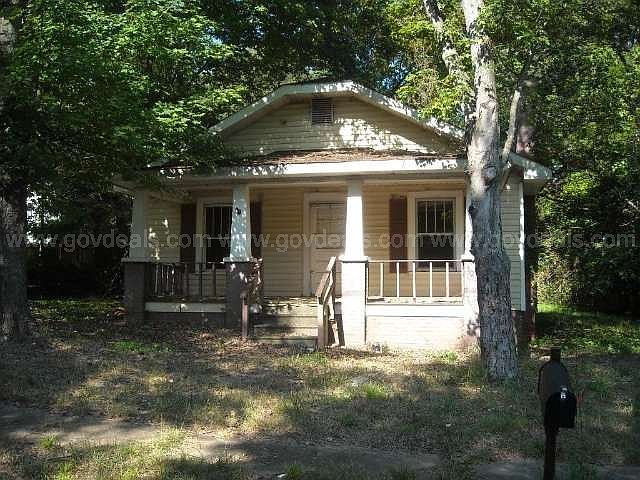 1st image of 504 Woodlawn Dr