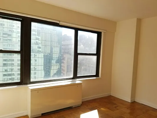 Rented by Manhattan Apartment Organization | media 27