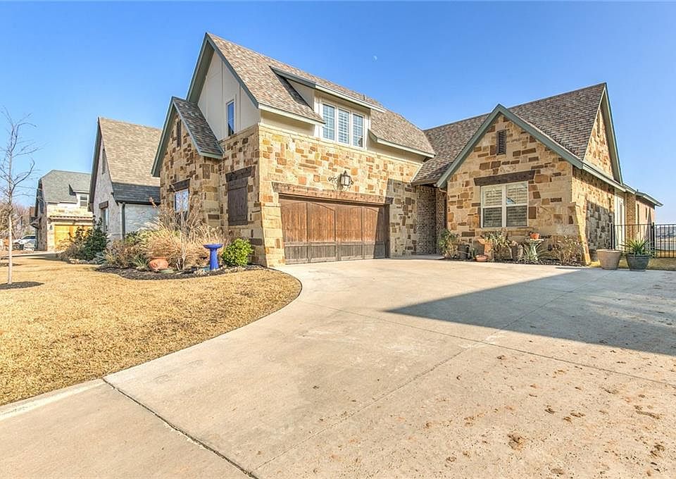 1st image of 902 Waterpoint Ct E