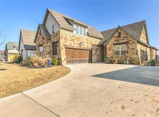 902 Waterpoint Ct E, Granbury, TX 76048