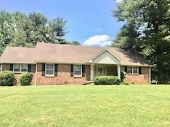 704 K St, Martin, TN 38237