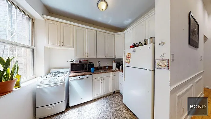 Rented by Bond New York | media 22