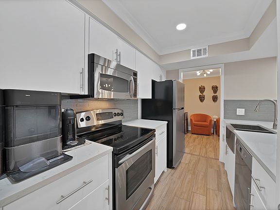 3rd image of 5904 Sandhurst Ln APT 145