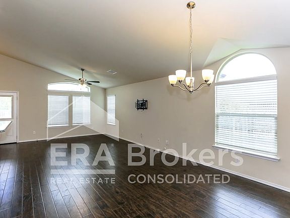 4th image of 1307 Stonewall Rdg