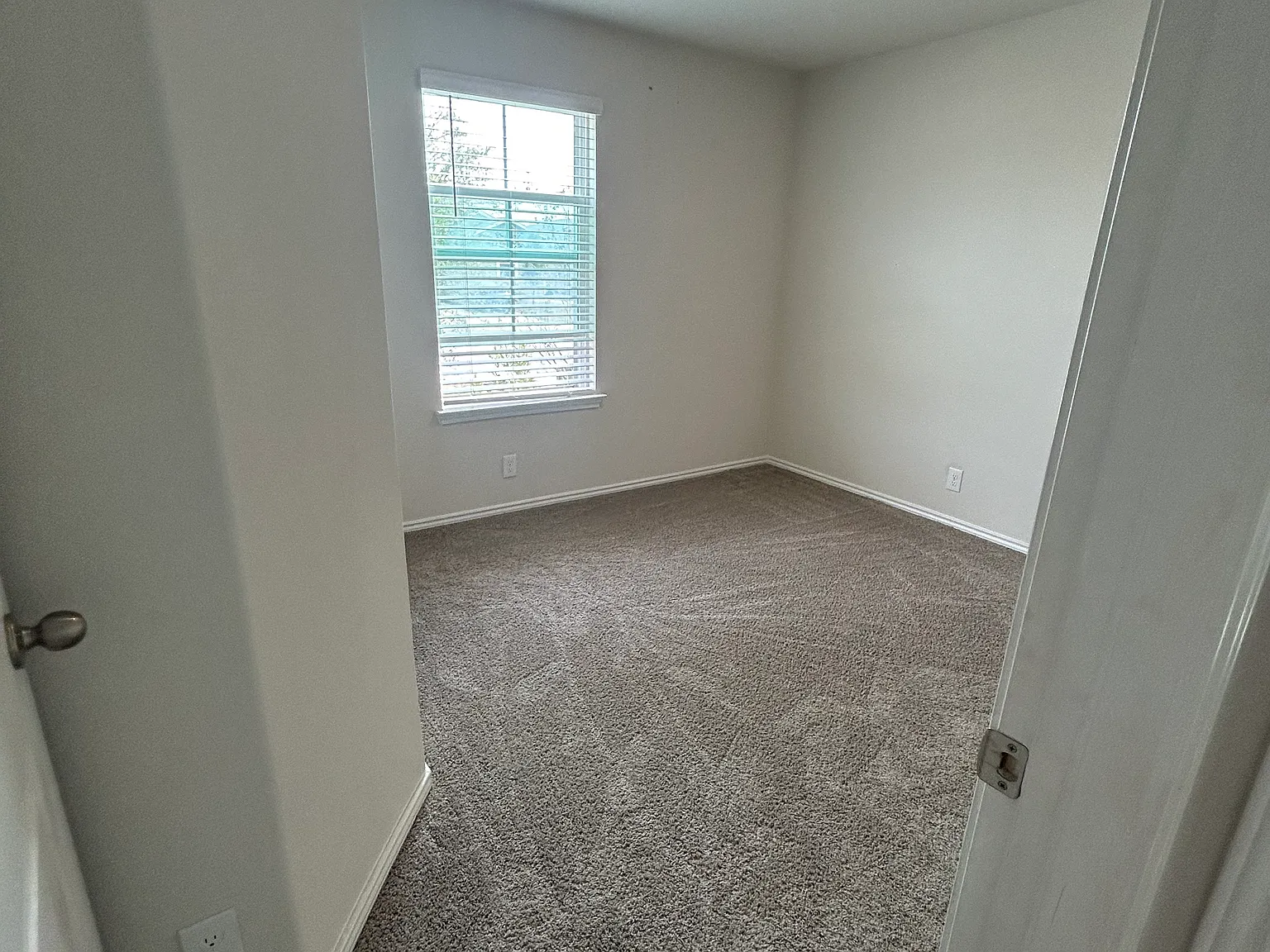 3 bed, 1170 sqft, $1,800 — Photo 3