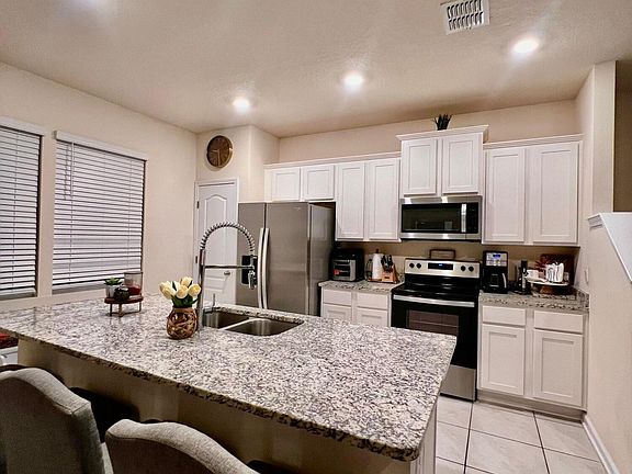 2nd image of 608 YELLOW OAKS Lane