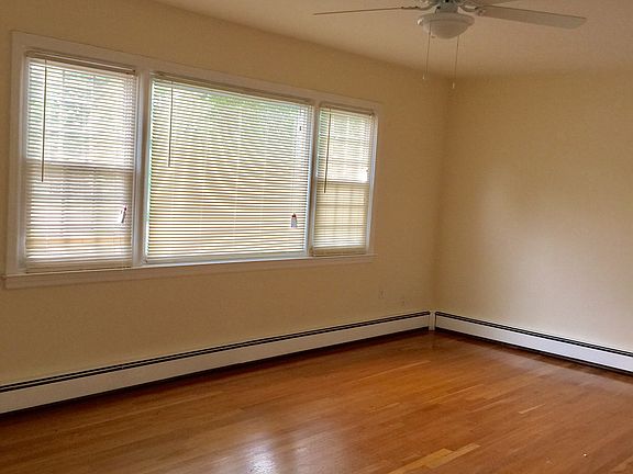 2nd image of 484 Pennyfield Ave