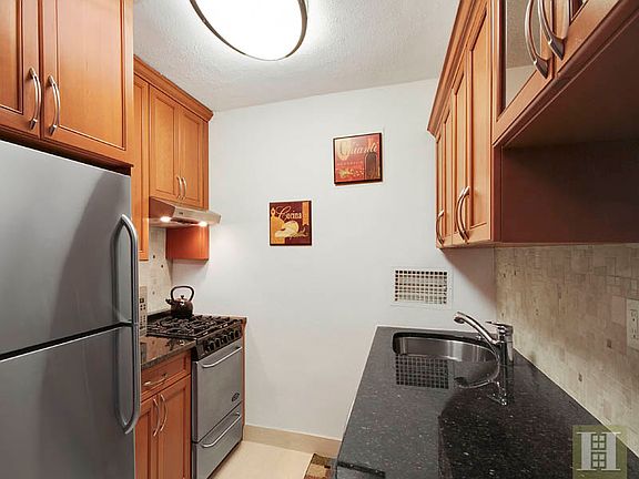 2nd image of 401 E 65th St APT 9E