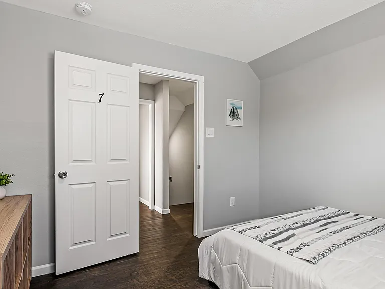 Greylog Dr — Photo 2