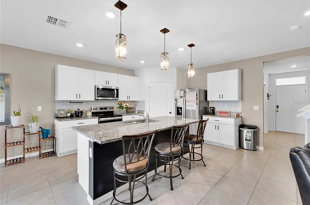 5 bed, 3.0 bath, 2674 sqft, $3,000 — Photo 4