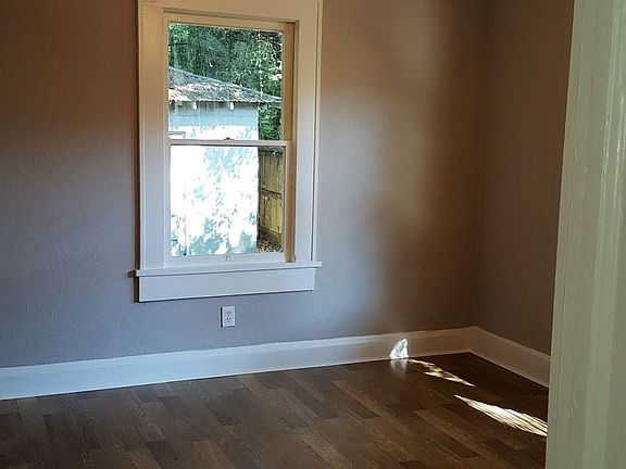 5th image of 3506 E 24th Ave