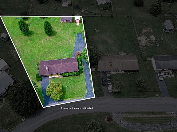 3rd image of 126 Stephen Dr