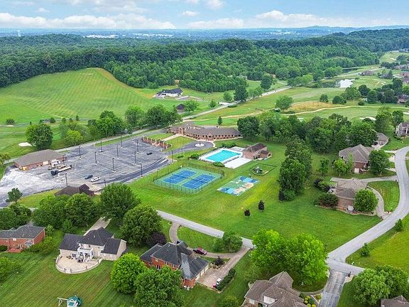 3rd image of 69 Oakwood Dr