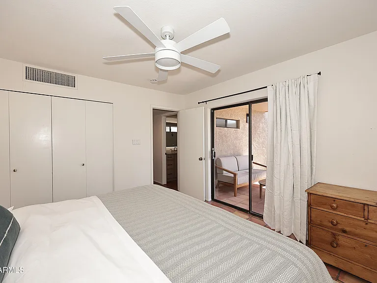 1725 E Staghorn Ln — Photo 14