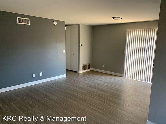 2nd image of 2555 White Oak Pl APT D