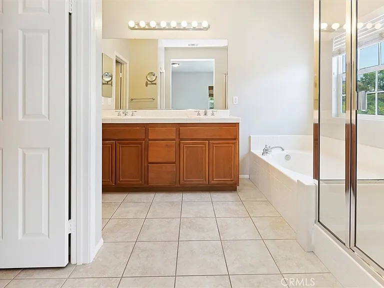 15 Wildflower Pl — Photo 18