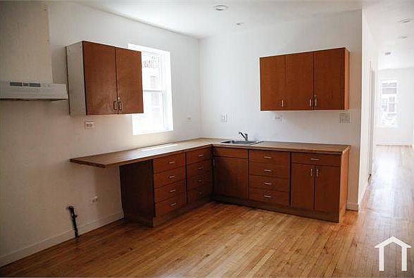 1st image of 5921 S Rockwell St #2