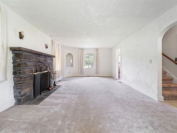 5th image of 8 Watson Ave