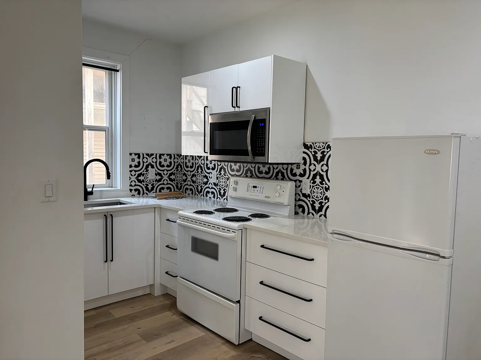 Belmont Apartments — Photo 3