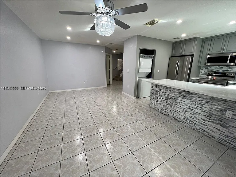 10644 NW 87th Ct — Photo 4