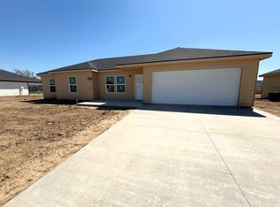 1219 Harbor Dr, Salina, KS 67401