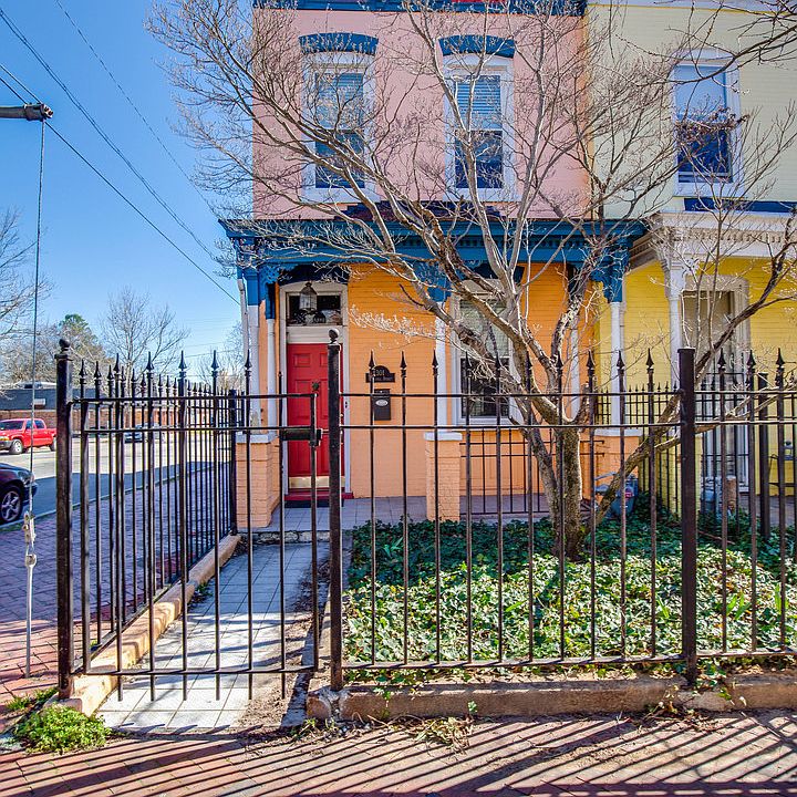 1st image of 301 S Laurel St