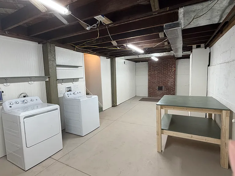 1411 W 4th St — Photo 5