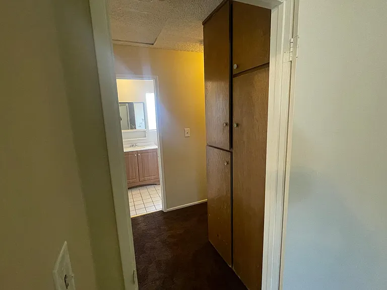 121 N Poplar Ave #C — Photo 8