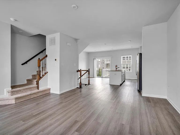 7 Hamilton Ct — Photo 2