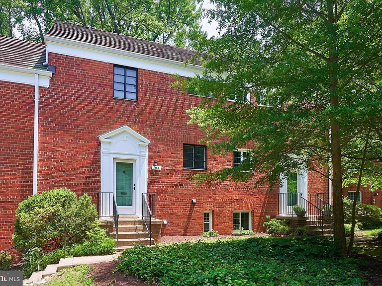 1553 Mount Eagle Pl — Photo 2