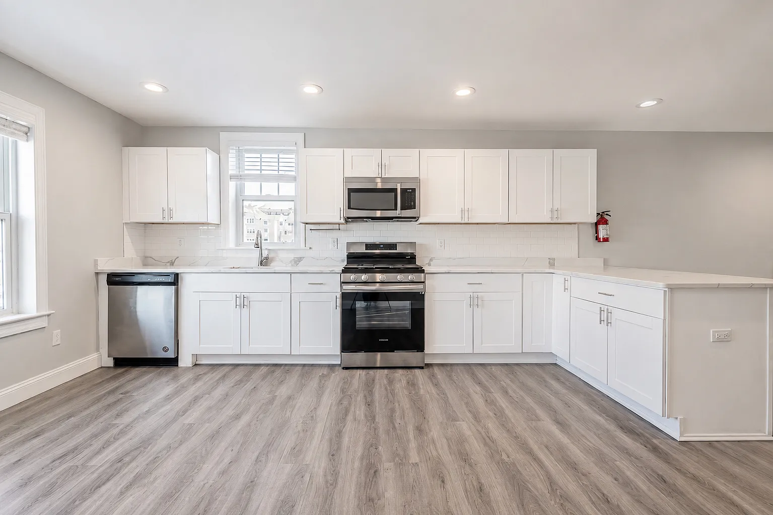 3 bed, 1346 sqft, $3,900 — Photo 3