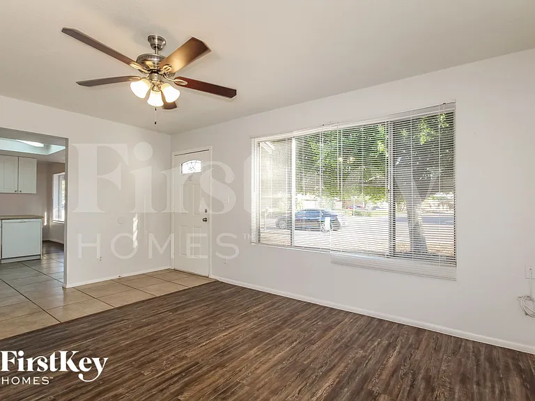 1708 W Behrend Dr — Photo 2