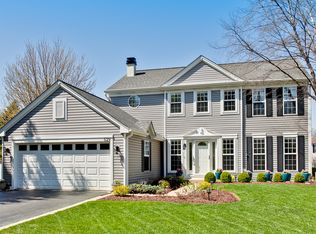 529 Surrey Ridge Dr, Cary, IL 60013