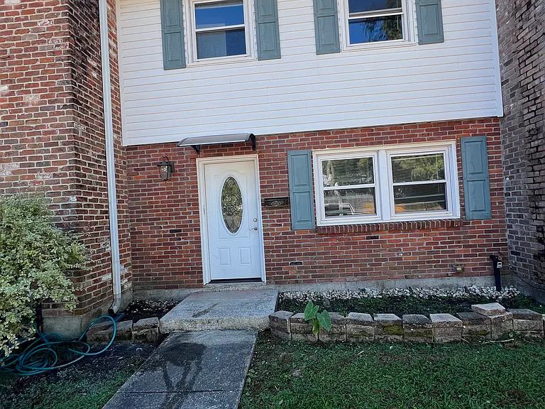 218 Terry Pkwy #B — Photo 1