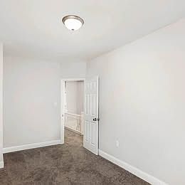 1st image of 428 N Lakewood Ave Room 5