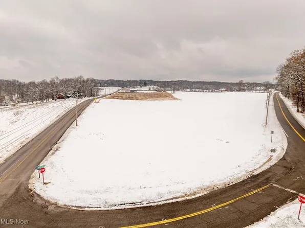 Lafayette Dr NW, Canal Fulton, OH 44614