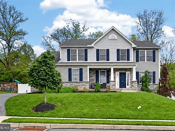 3rd image of 13 Stella Dr